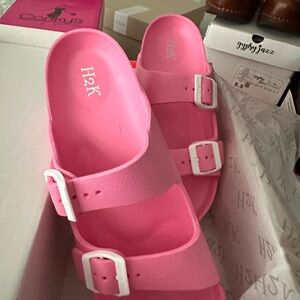 h2k buddy II summer sandals. Size 9, brand new.